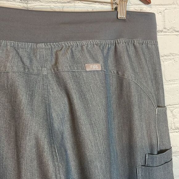 Figs Gray Pant and Top Set Size Large - Picture 8 of 16